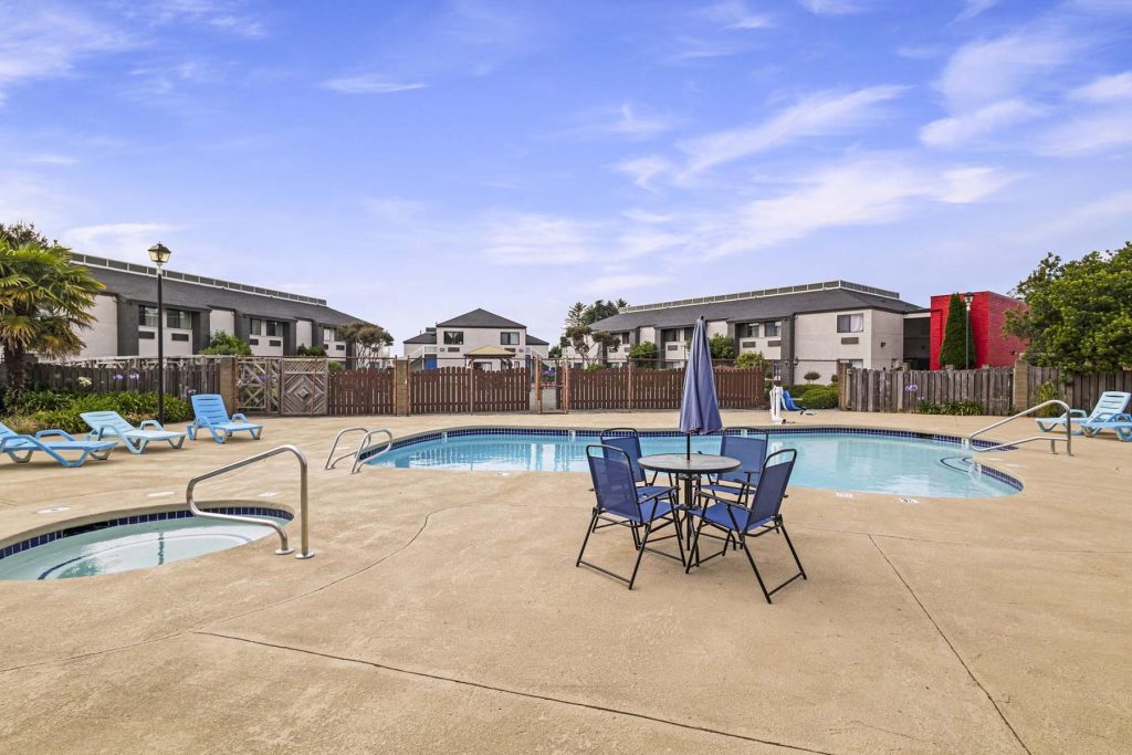 Pool & Hot Tub