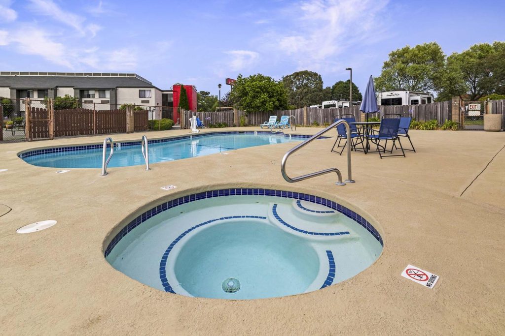 Pool & Hot Tub