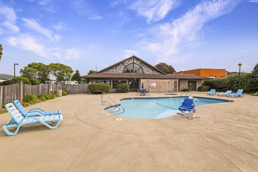 Pool & Hot Tub