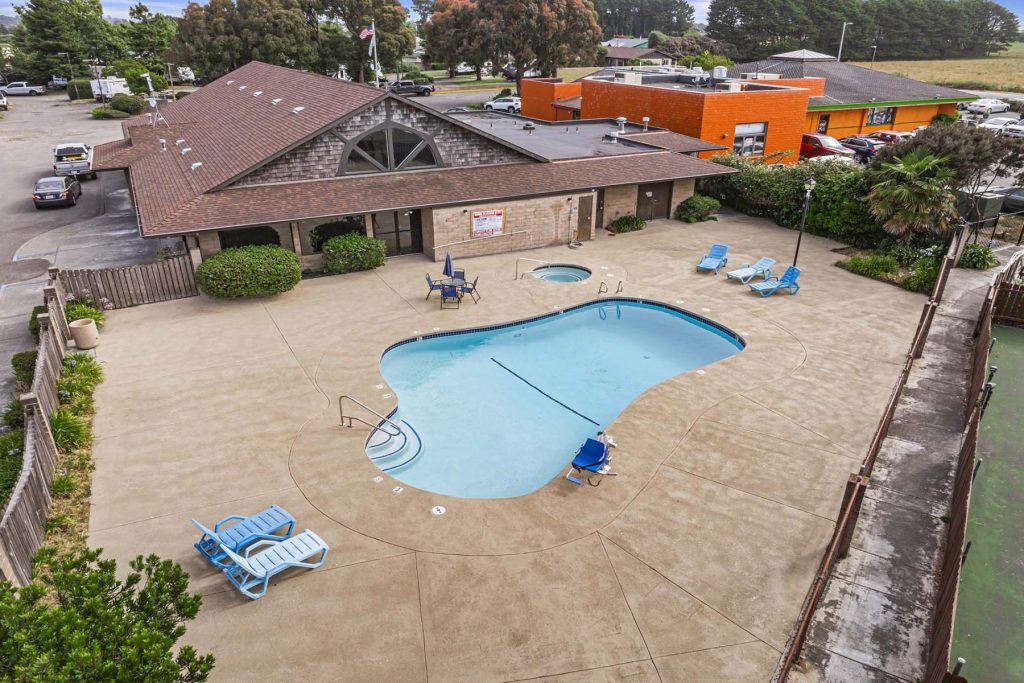 Pool & Hot Tub