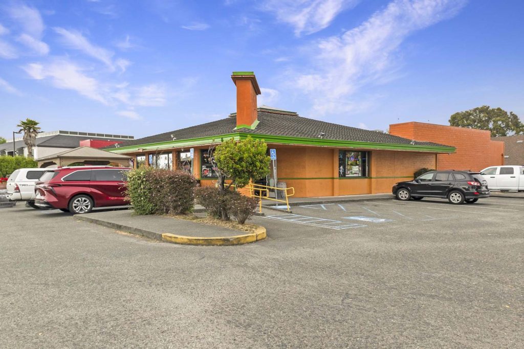 Restaurant adjacent to the park